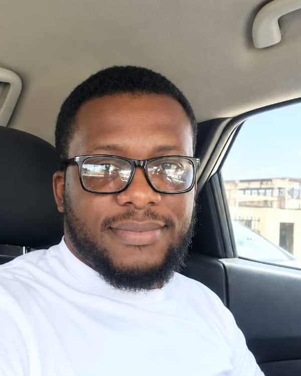 Portrait d'Alex Titus Ndiaye, fondateur de Sakane Tech